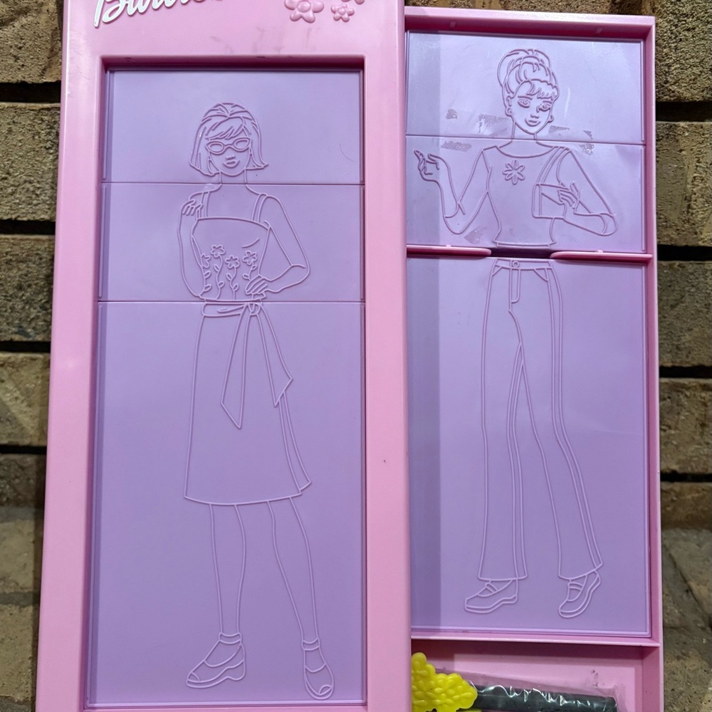 Barbie Fashion Design Set with Pink and Purple Plates 2001 Vintage (Pair). - Picture 3 of 5